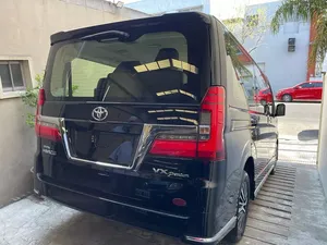 (W&T) PROMOCIÓN Venta de VEHÍCULOS USADOS Toyota Hiace 2.8 VX Premium TDI Wagon 6AT 10A NEGRO 2022 - Product Image 2