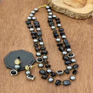 Ensemble Mala en agate de qualité supérieure pour femmes pendentif coloré avec boucles d'oreilles pour vêtements ethniques modernes formels décontractés en bijoux en laiton - Product Image 1