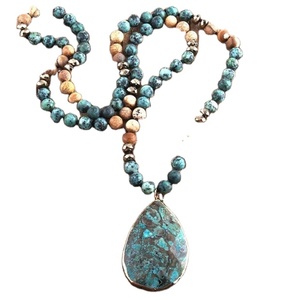 Colgante de Turquesa Africana Impresionante y Moderno, Regalo de San Valentín para Ella, Joyería Hecha a Mano, Collar con Piedra de Nacimiento de Alejandrita - Product Image 1