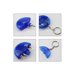Mini jeu d'outils de tournevis 4-en-1 avec un porte-clés fendu. Il a une construction en ABS solide avec Phillips et deux tournevis à fente - Product Image 6