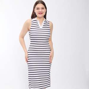 Robe moulante à col en V rayé à la mode pour les femmes en multicolore Slim Fit longueur au genou Style Spandex parfait pour une tenue décontractée et de fête - Product Image 1