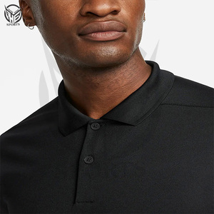 Camisa de Golf de Manga Corta para Hombre, Corte Estándar Relajado, Cierre de 2 Botones, Color Negro Sólido, Tejido de Punto 100% PK, Secado Rápido, Alto Rendimiento - Product Image 5