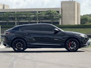 2022สีดำคม Lamborghini Buru Urus AWD ใช้กับเบาะหนังที่อุ่นด้วยล้ออัลลอยด์ซันรูฟ - Product Image 2
