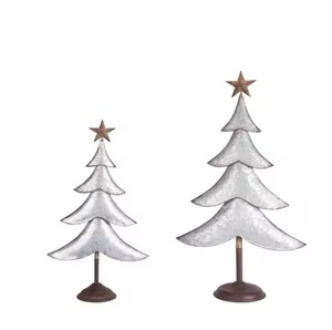 Sapin de Noël en bois au design antique avec un aspect naturel et minimaliste, idéal pour un style d'intérieur hivernal élégant - Product Image 3