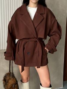 Élégant manteau trench court en mélange de laine marron avec ceinture, manches longues et col châle, idéal pour l'automne - Product Image 5