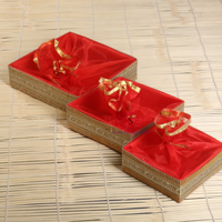 Panier cadeau de fermeture de filet de Style traditionnel indien Rrajsthani Belles paniers brodés de filet rouge pour les faveurs de mariage