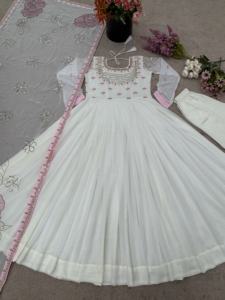 Conjunto de traje Anarkali de lujo Unity con bordado floral color marfil y dupatta - Product Image 5