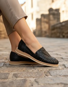 Mocassins en cuir tressé noir à semelles plates, chaussures décontractées à enfiler pour femmes. - Product Image 1