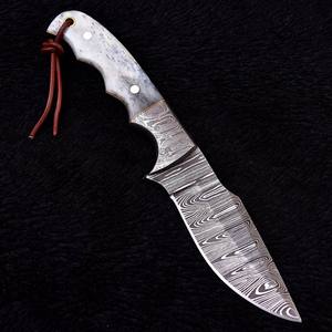 มีดสกินเนอร์เหล็กดามัสกัสฟอร์จเกรดอุตสาหกรรม OEM Nordic Forge พร้อมปลอกหนัง ฟูลแทง สำหรับพกพา ใช้ล่าสัตว์ และตั้งแคมป์ - Product Image 3