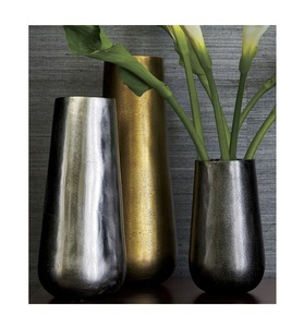 Vases de jardin élégants en métal pour les expositions de fleurs extérieures Vases à fleurs en métal légers et portables pour le jardin - Product Image 1