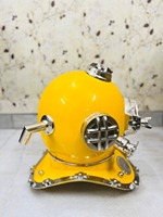Casque de plongée vintage en laiton jaune, objet décoratif |   Casque de plongée antique pour les profondeurs marines