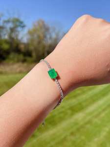 Floral Halo Emerald Bracelet Vibrant Vert Néon Glow Design De Luxe Argent Réglage Mai Pierre De Naissance Bijoux Cadeau Pour Elle - Product Image 4