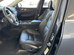 Clean 2022 Volv-o d'occasion XC-60 Momentum - Product Image 3