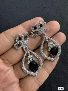 CONJUNTO DE PENDIENTES ESTILO CLÁSICO DE DIAMANTE AMERICANO PARA BODAS CONJUNTO DE PENDIENTES ESTILO CLÁSICO DE MODA PARA MUJER Y NIÑA - Product Image 2