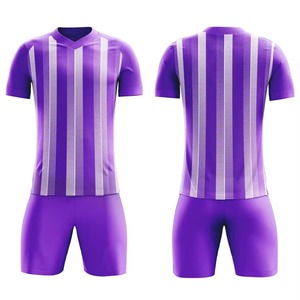 Dernière impression avec logo personnalisé uniforme de football vêtements d'entraînement et de sport personnalisés uniformes de football - Product Image 1
