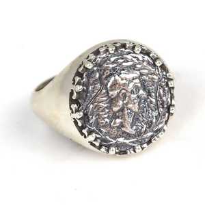 Anillo Caesar Redondo Pulido de Plata de Ley 925 con Diamante de Corte Ovalado y Engaste Invisible de Platino, Chapado en Rodio, Joyería Fina para Uso Diario - Product Image 6