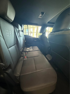 Modèle 2024 2025 SUV de luxe tout-terrain équipé d'un puissant moteur à essence, d'un système 4x4 et de fonctionnalités de confort avancées - Product Image 5