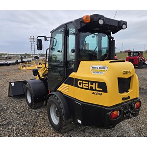 Chargeuse compacte GEHL AL550 2024 avec godet, capacité de charge nominale de 7 tonnes, composants d'engrenage essentiels - Product Image 1