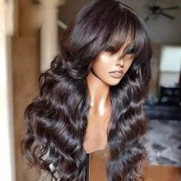 Perruque entièrement fabriquée à la machine avec frange, ondulations naturelles, densité 150%, cheveux humains alignés dans le sens des cuticules, sans colle, pré-épilée, avec baby hair et ligne de cheveux naturelle
