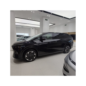 Xpeng X9, Monovolumen Eléctrico, Vehículo Familiar Grande, Ultra Largo Alcance (601-700 km), Batería de 90-110 kWh, Motor de 200-250 kW - Product Image 4