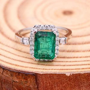 Bague en or blanc 18 carats avec pierre précieuse émeraude taille émeraude certifiée IGI et diamant, bijoux de mode pour femmes, Memoria Jewels - Product Image 5