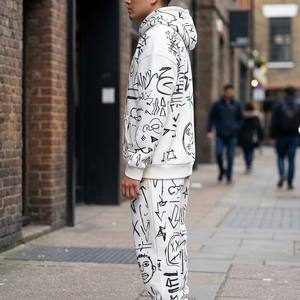 Chándal Holgado Vintage para Hombre con Lavado Ácido, Estampado de Doodle y Graffiti en Blanco y Negro, Algodón Pesado, Forro Polar Sólido con Capucha - Product Image 5