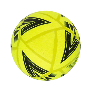 Ballon de football cousu à la machine en PVC de 2.7mm de qualité d'entraînement de taille 3 avec pompe de football pour l'entraînement et la promotion - Product Image 3