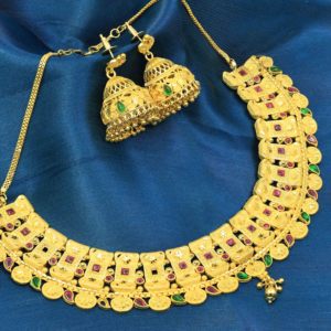 Venta al por mayor de collares de oro de 14K 18K 24K, conjunto de joyas de diseño floral tradicional, collares de moda chapados en oro de latón. - Product Image 1