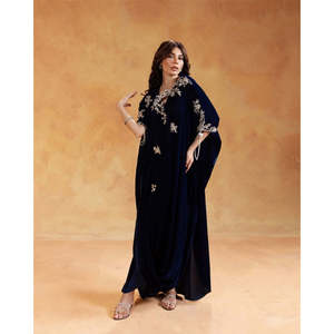 Elegantes Vestidos Kaftan de Terciopelo con Silueta Recta, Cuello en V y Bordado para un Uso Elegante y Cómodo - Product Image 1