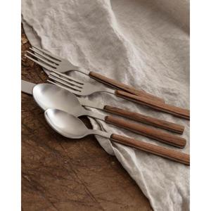 Cubiertos Únicos y Duraderos de Acero y Madera, Ideales para Regalar a Seres Queridos que Aprecian Accesorios de Alta Gama para la Mesa - Product Image 4