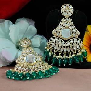 ต่างหูแบบห้อยของสตรีสไตล์พื้นเมืองของ Kundan คริสตัลแขวนหลากสีสำหรับงานแต่งงานและโอกาสพิเศษ - Product Image 6