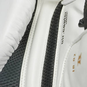 Guantes de boxeo profesionales de 16oz, cuero artificial elegante y cómodo en varios colores personalizables a bajo precio - Product Image 6