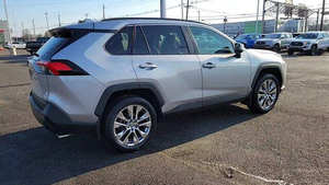 Usado para RAV4 XLE Premium AWD SUV 5 Plazas Modelo 2023 Volante a la Izquierda 100% en Perfecto Funcionamiento 1 Año de Garantía - Product Image 2