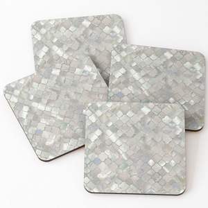 Dessous de verre ronds décoratifs avec surface lisse, parfaits pour les tables basses, les tables à manger et les bureaux. - Product Image 1