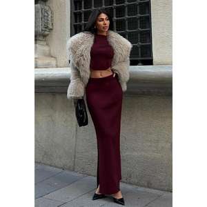 Conjunto de Falda y Blusa Maje Otoño 9884 en Tejido de Punto con Detalle de Cadena en la Espalda - Product Image 6