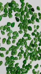 Feuilles sculptées en tsavorite de qualité supérieure, pierre précieuse en tsavorite de qualité supérieure, feuilles magnifiquement sculptées, produit en vrac, fait à la main - Product Image 6