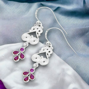 Pendientes clásicos de aspecto elegante de Zirconia cúbica rubí de Plata de Ley 925 para ella, fabricante de joyas de diseño personalizado, exportador indio - Product Image 2