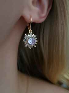 Pendientes de Aro Huggie con Flores de Amatista Púrpura y Lila, Plata de Ley 925 Chapada en Oro, Estilo Vintage, Pendientes Victorianos - Product Image 6