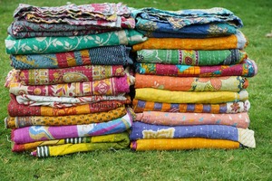 ผ้านวมคอตตอน Kantha สไตล์วินเทจออร์กาน100% นุ่มสบายขนาด55*85นิ้วทำด้วยมือผ้าลินินอินเดียพิมพ์ลายตัวละคร - Product Image 6
