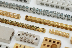 Kit Completo de Accesorios para Panel de Control, Incluye Herrajes de Montaje, Gestión de Cables, Etiquetas y Componentes de Seguridad - Product Image 5