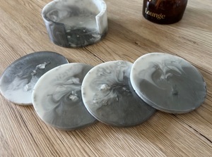 ที่รองแก้วทรงกลมเรซินคลาสสิกเป็นมิตรกับสิ่งแวดล้อมสำหรับตกแต่งบ้าน - Product Image 2