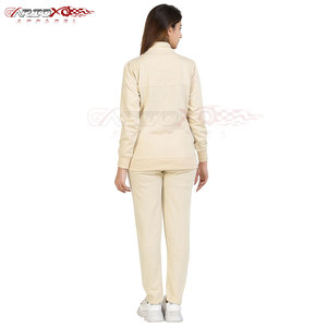 Survêtement en polyester pour femmes avec un design de couleur claire et un bas de jogging conique Survêtement en polyester personnalisable - Product Image 2