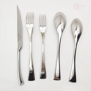 Ensemble de couverts en acier inoxydable écologique de qualité supérieure pour les restaurants et les services de restauration de fête |   Couverts durables avec des couleurs personnalisées - Product Image 1