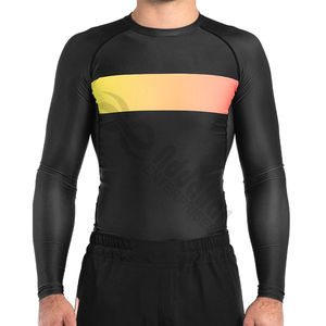 Rashguard MMA sur mesure de haute qualité en polyester/nylon 180g, écologique, respirant, manches longues, unisexe, couleur et logo personnalisés - Product Image 1