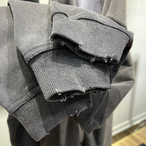 Sweat-shirt unisexe surdimensionné en coton lourd 420 g/m², lavé à l'acide, délavé, vintage, noir, col rond, grande taille - Product Image 6