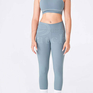 Ensemble de yoga pour femmes de haute qualité, idéal pour la gym, la remise en forme, les entraînements, tissu respirant, parfait pour le yoga, la course à pied et le quotidien. - Product Image 5