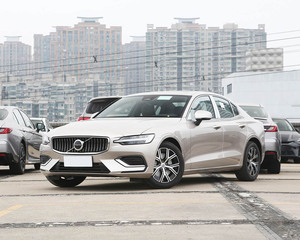 Véhicule d'occasion Volvo S60 B4 2026 – Berline Intelligente, Élégante et Luxueuse de Taille Moyenne, 2.0T Hybride Léger 48V, Boîte 7DCT, 4 Portes, 5 Places – À Vendre - Product Image 2