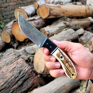 Couteau de camping fait à la main en acier damas gaine en cuir de transport horizontal lame fixe Bushcraft dépouillement cerf corne poignée OEM - Product Image 3