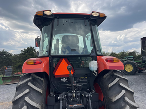Tracteur utilitaire Kubota M-Series M7060D d'occasion de haute qualité, 4 roues motrices, moteur puissant, tracteur agricole pour l'agriculture et l'aménagement paysager - Product Image 6