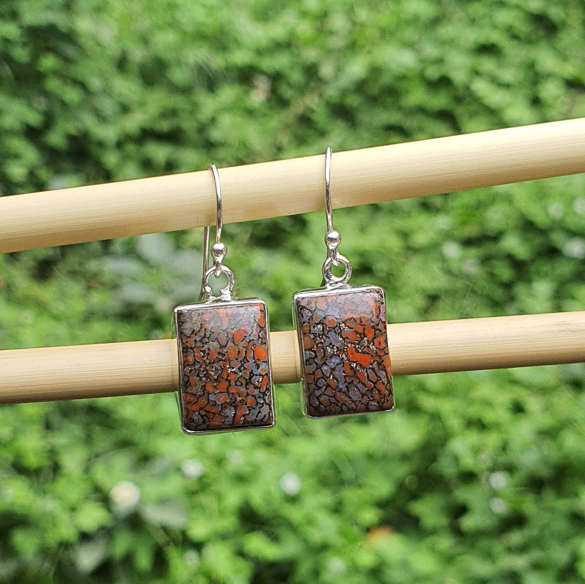 สีน้ำตาล